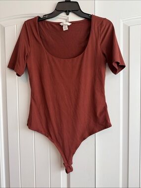 H&M Scoop Neck Rust-Brown Short Sleeve Bodysuit